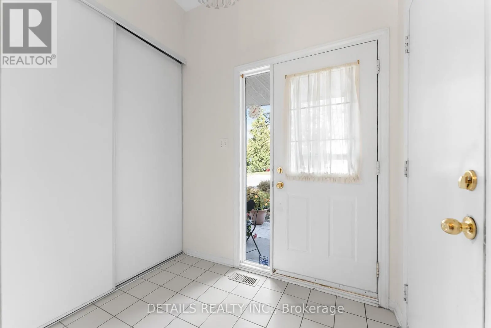 32 CROWNRIDGE DRIVE