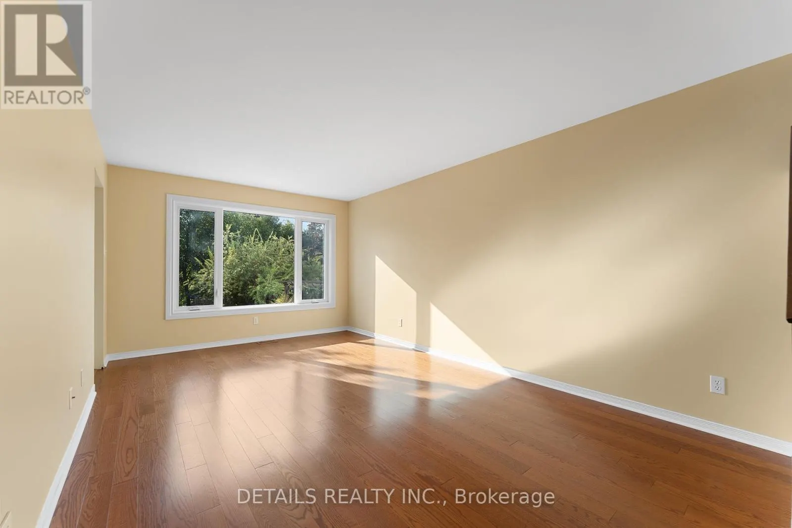 32 CROWNRIDGE DRIVE