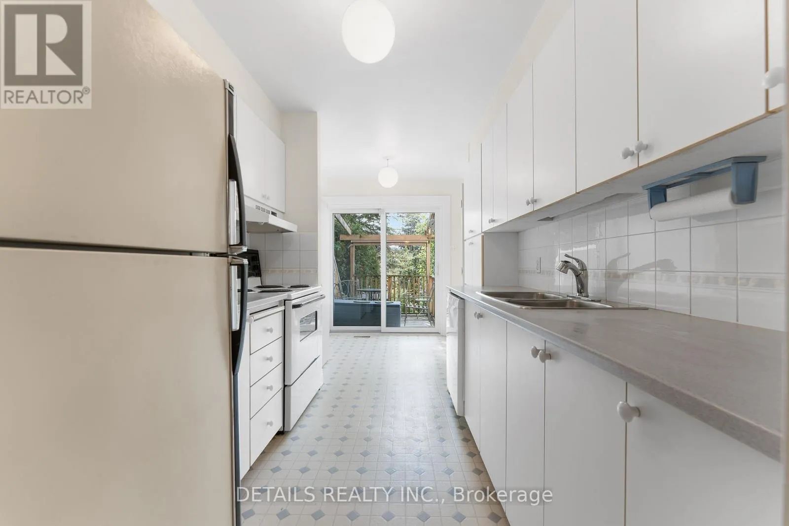 32 CROWNRIDGE DRIVE