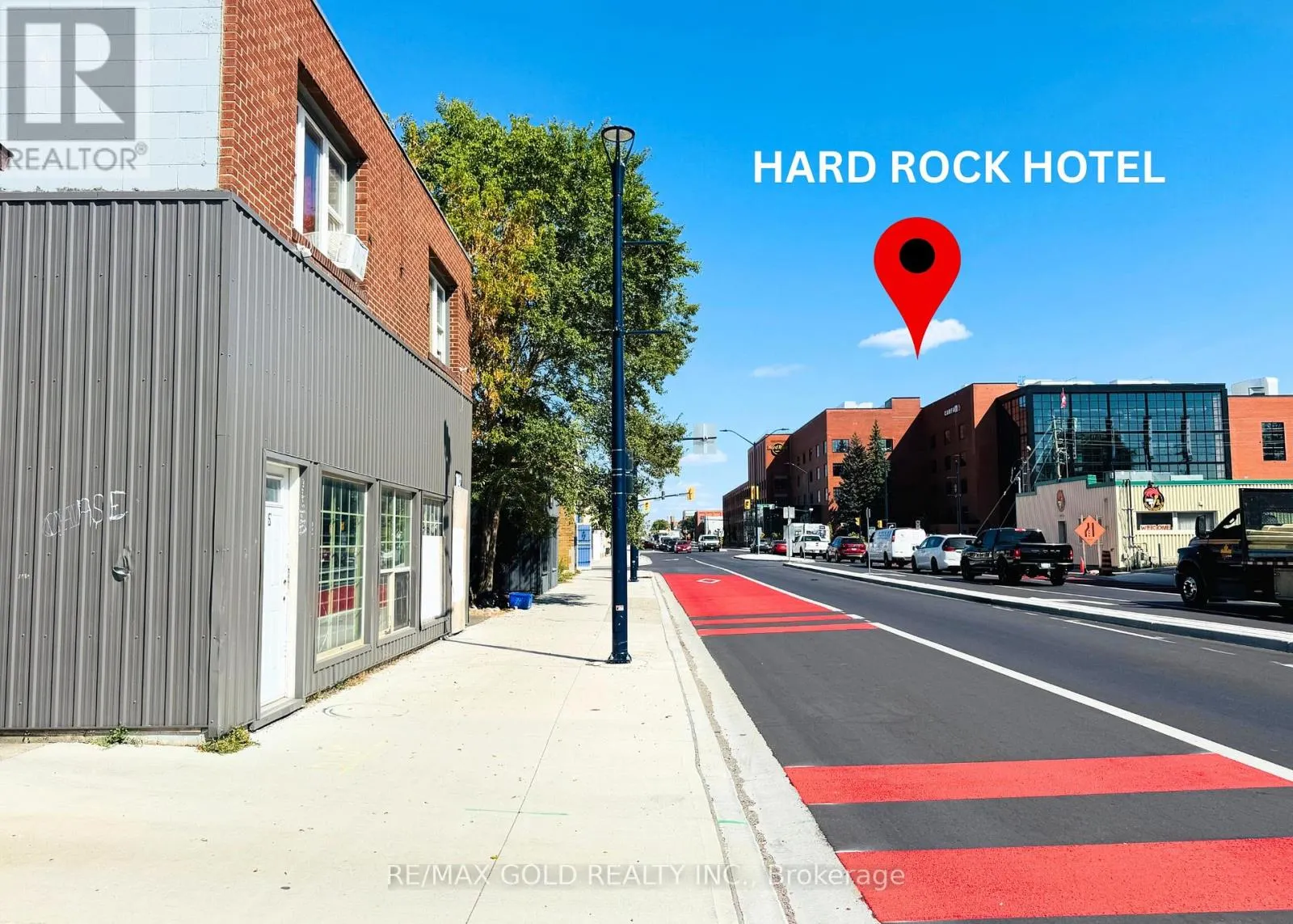 1042 DUNDAS STREET