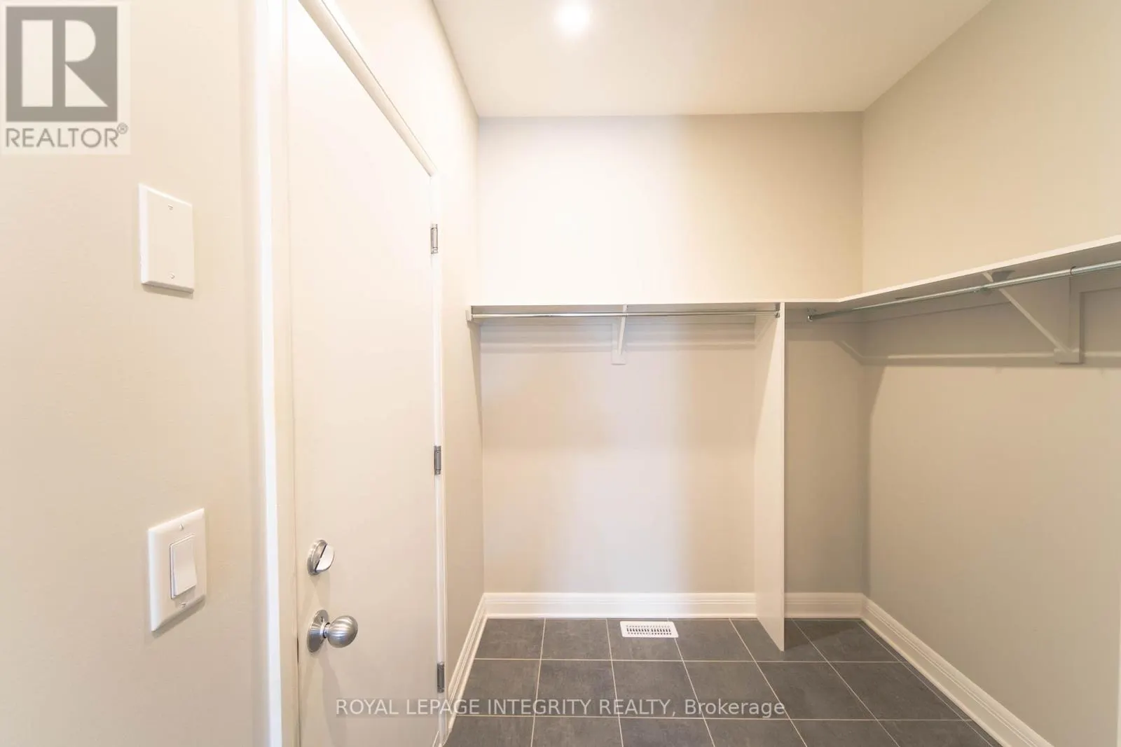 28 GREENSAND PLACE
