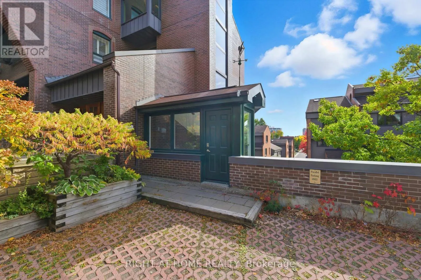 21 - 135 SPRINGFIELD ROAD