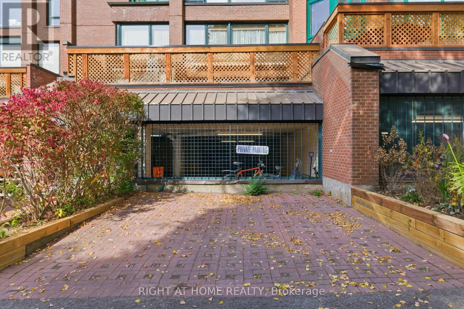 21 - 135 SPRINGFIELD ROAD