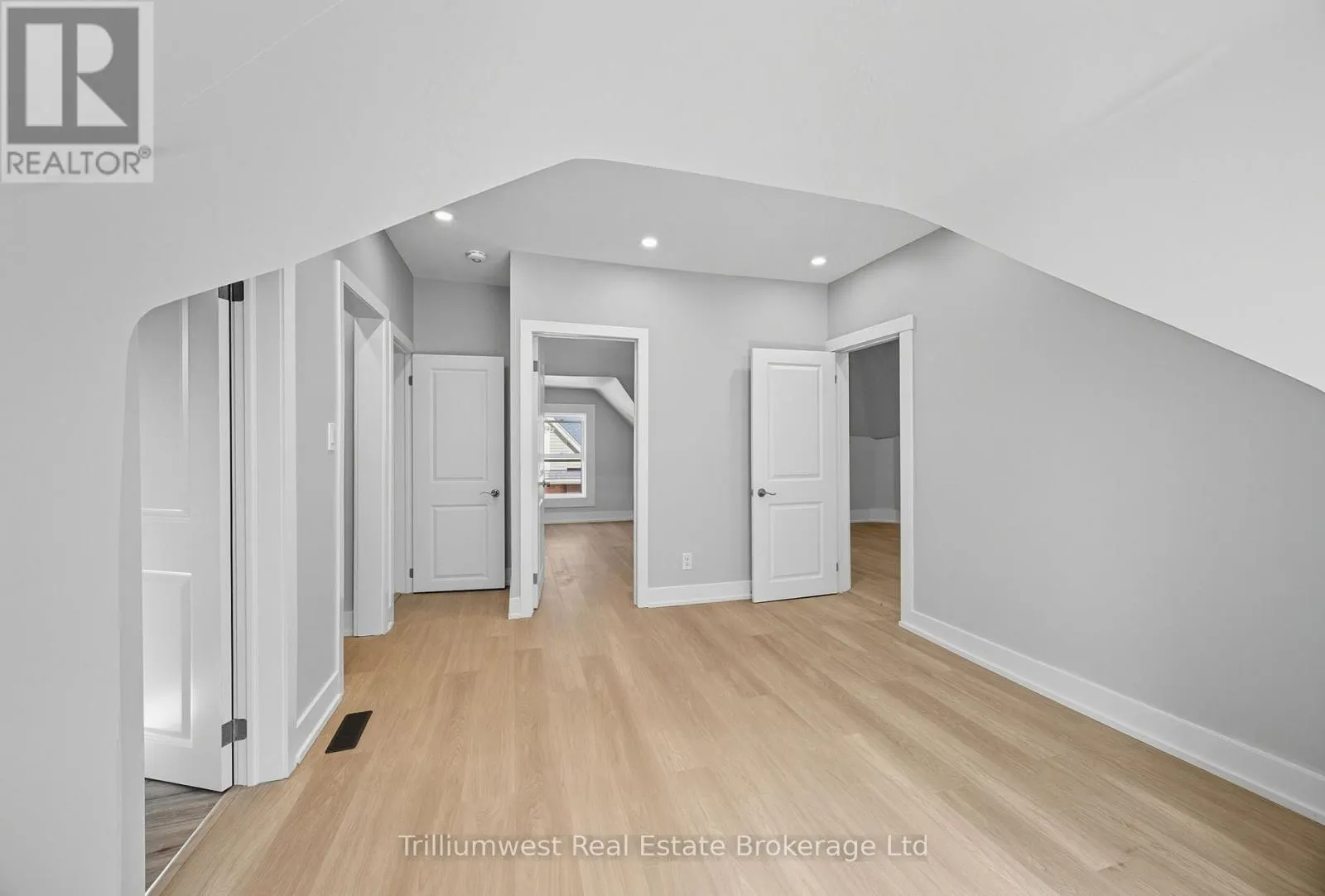 60 1/2 ST CATHARINE STREET