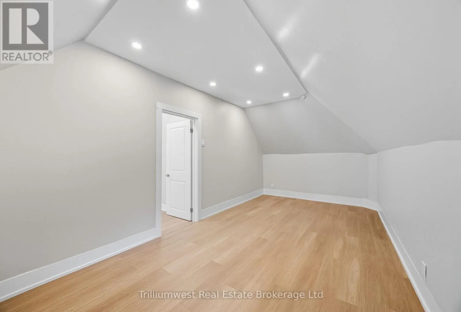 60 1/2 ST CATHARINE STREET