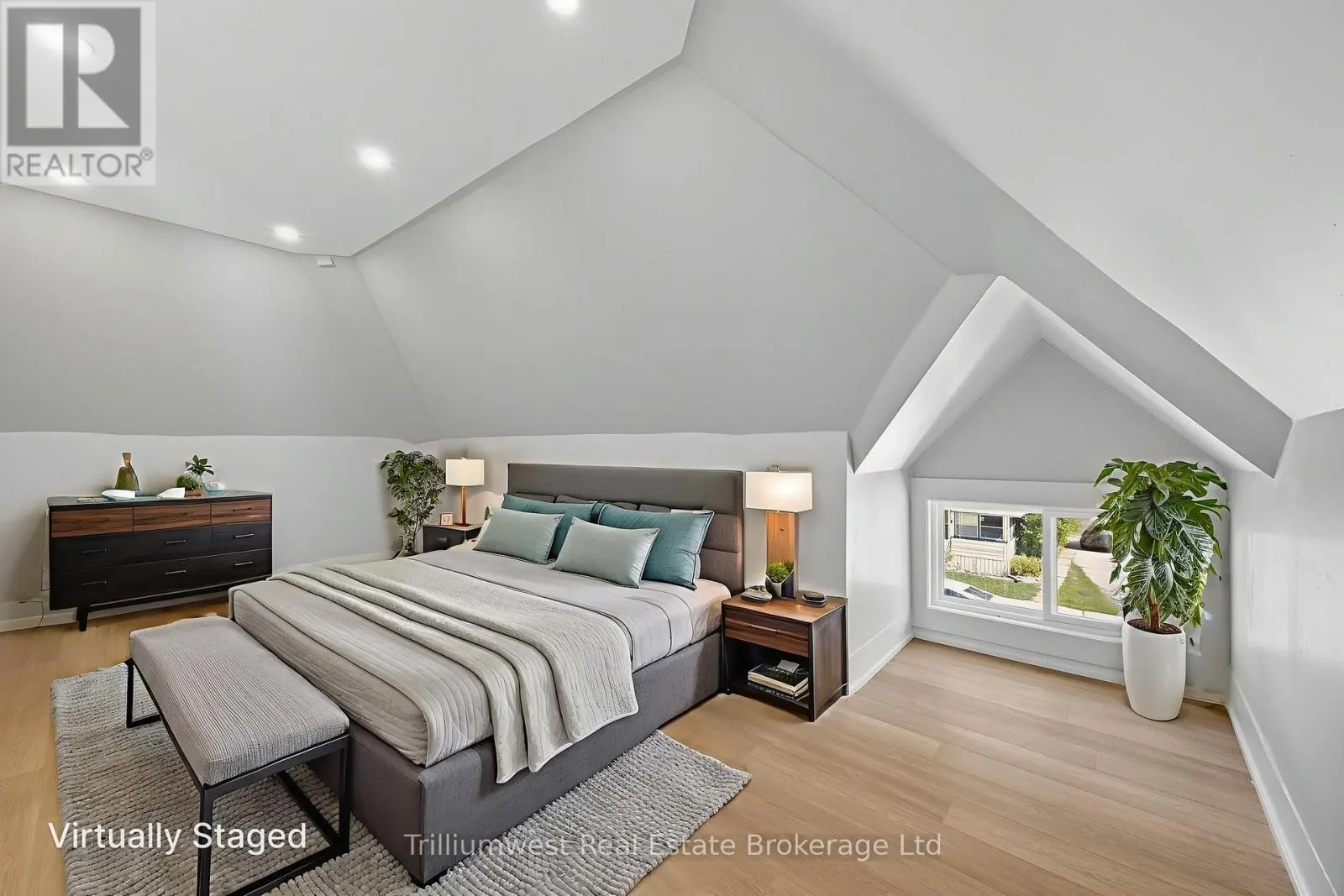 60 1/2 ST CATHARINE STREET