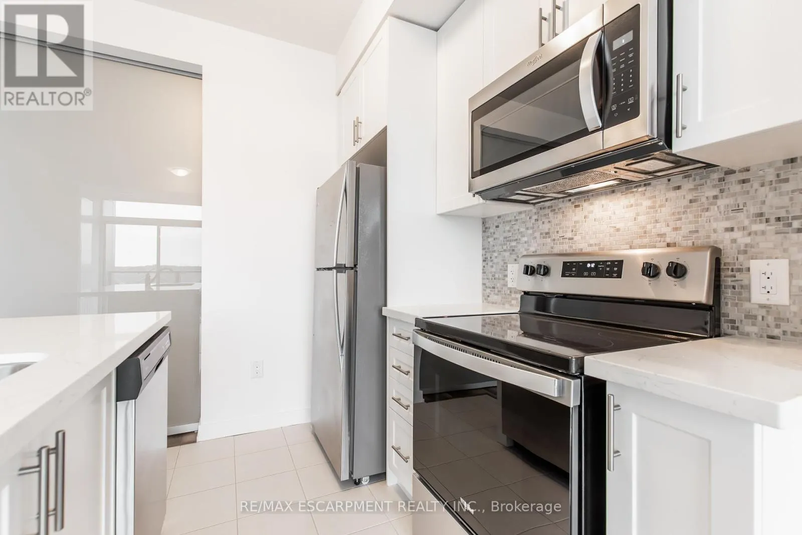318 - 450 DUNDAS STREET