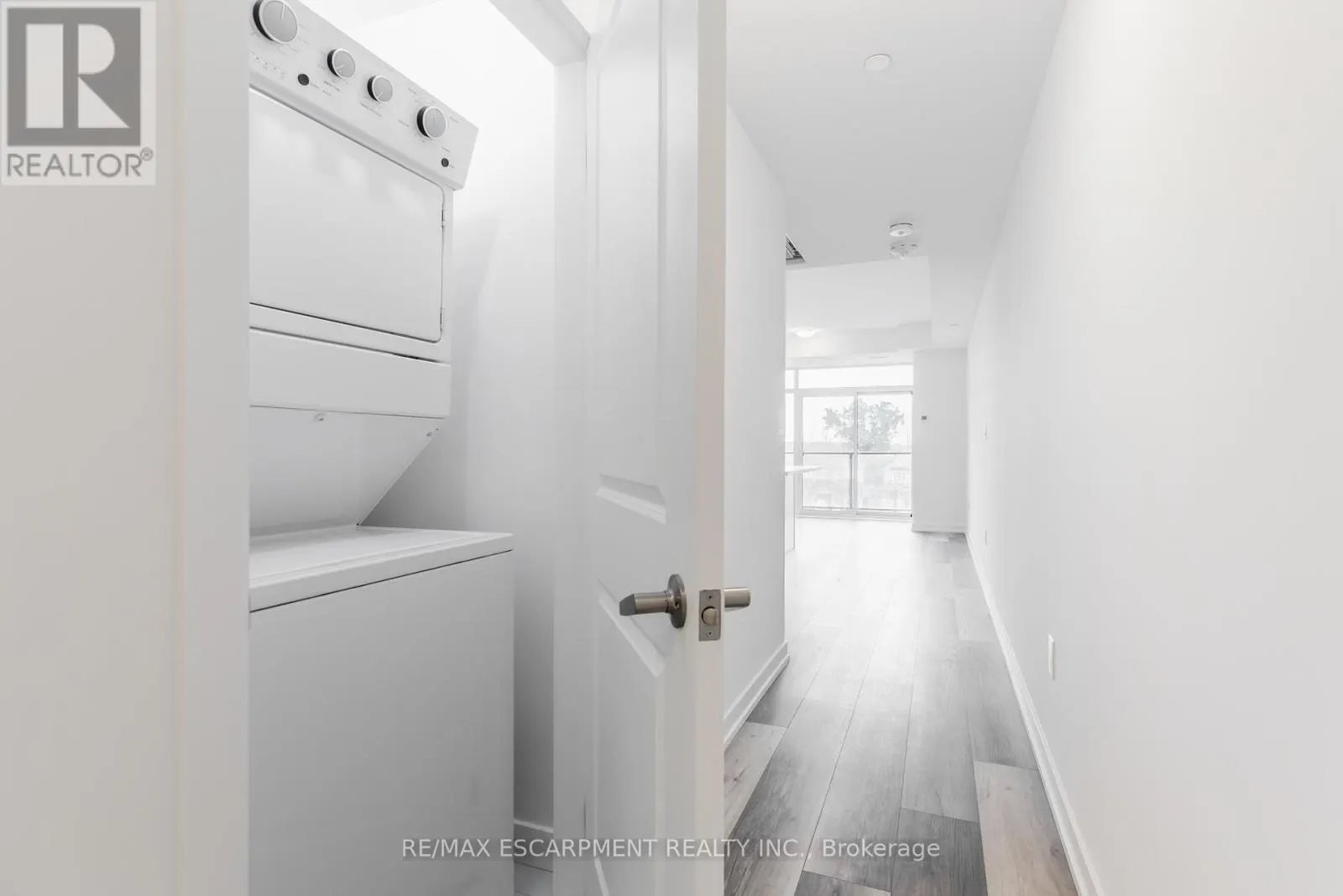 318 - 450 DUNDAS STREET