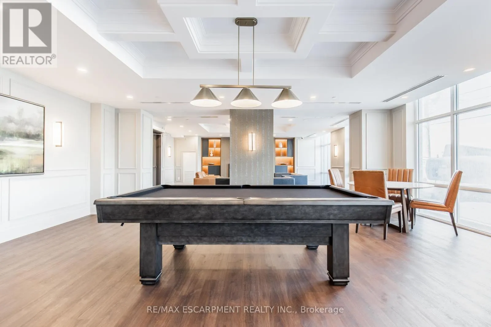 318 - 450 DUNDAS STREET