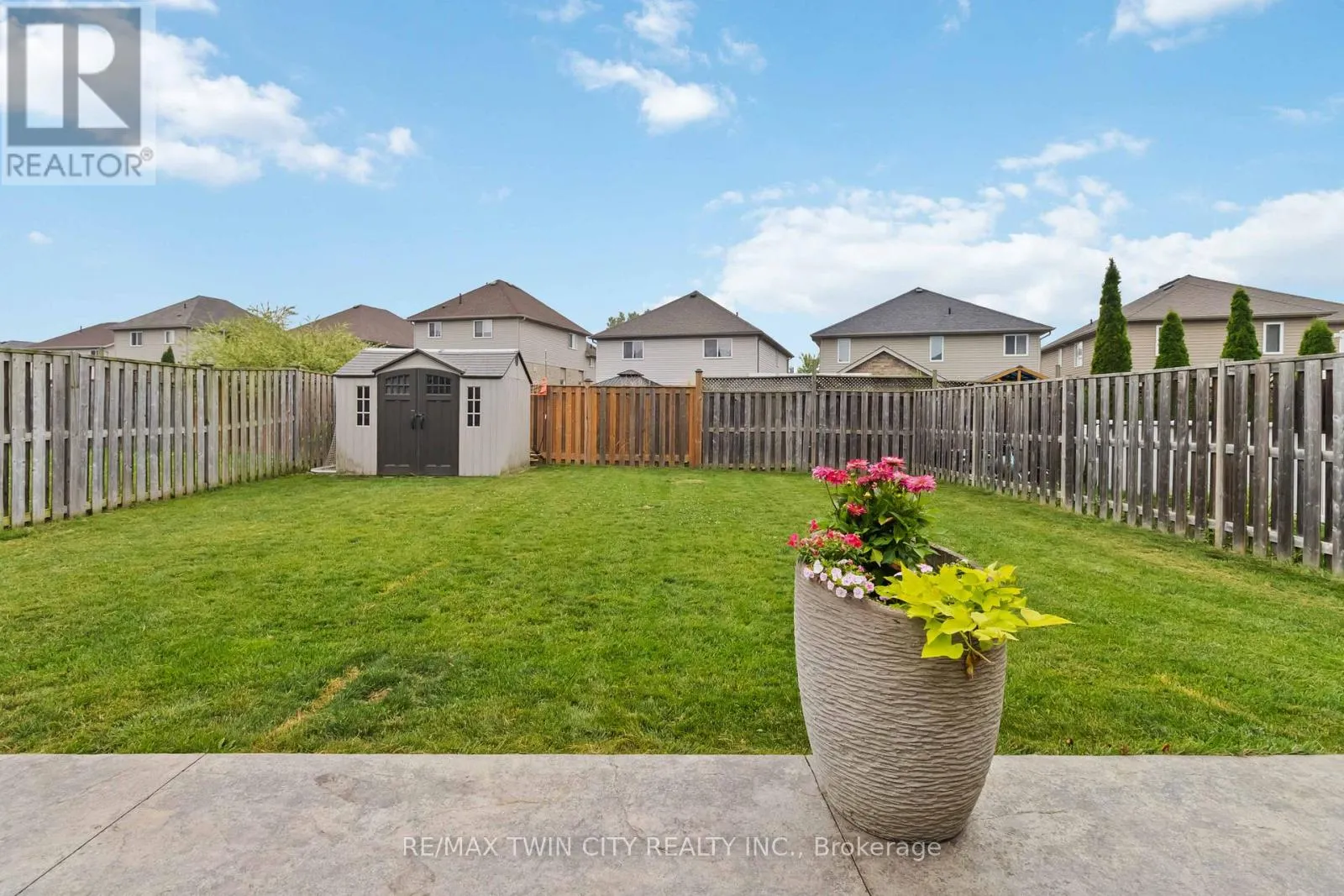 15 YARINGTON DRIVE