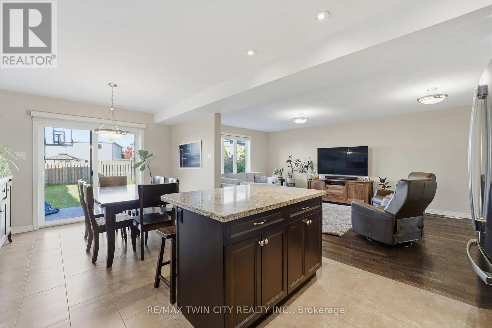 15 YARINGTON DRIVE