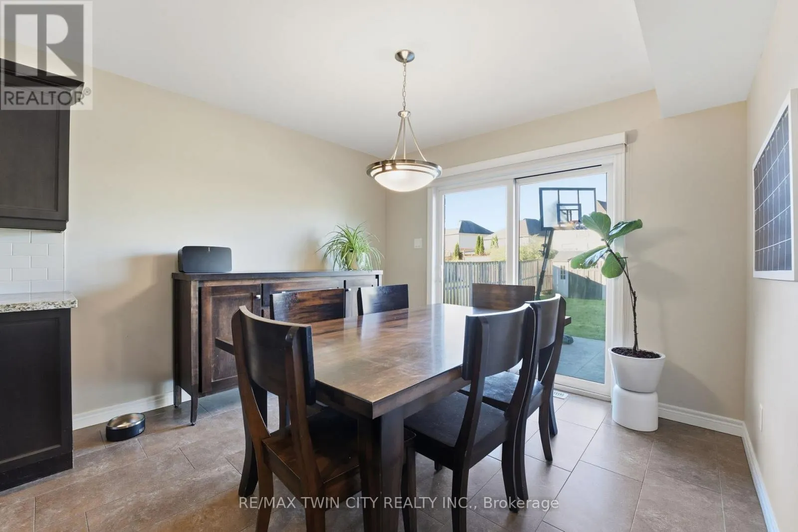 15 YARINGTON DRIVE