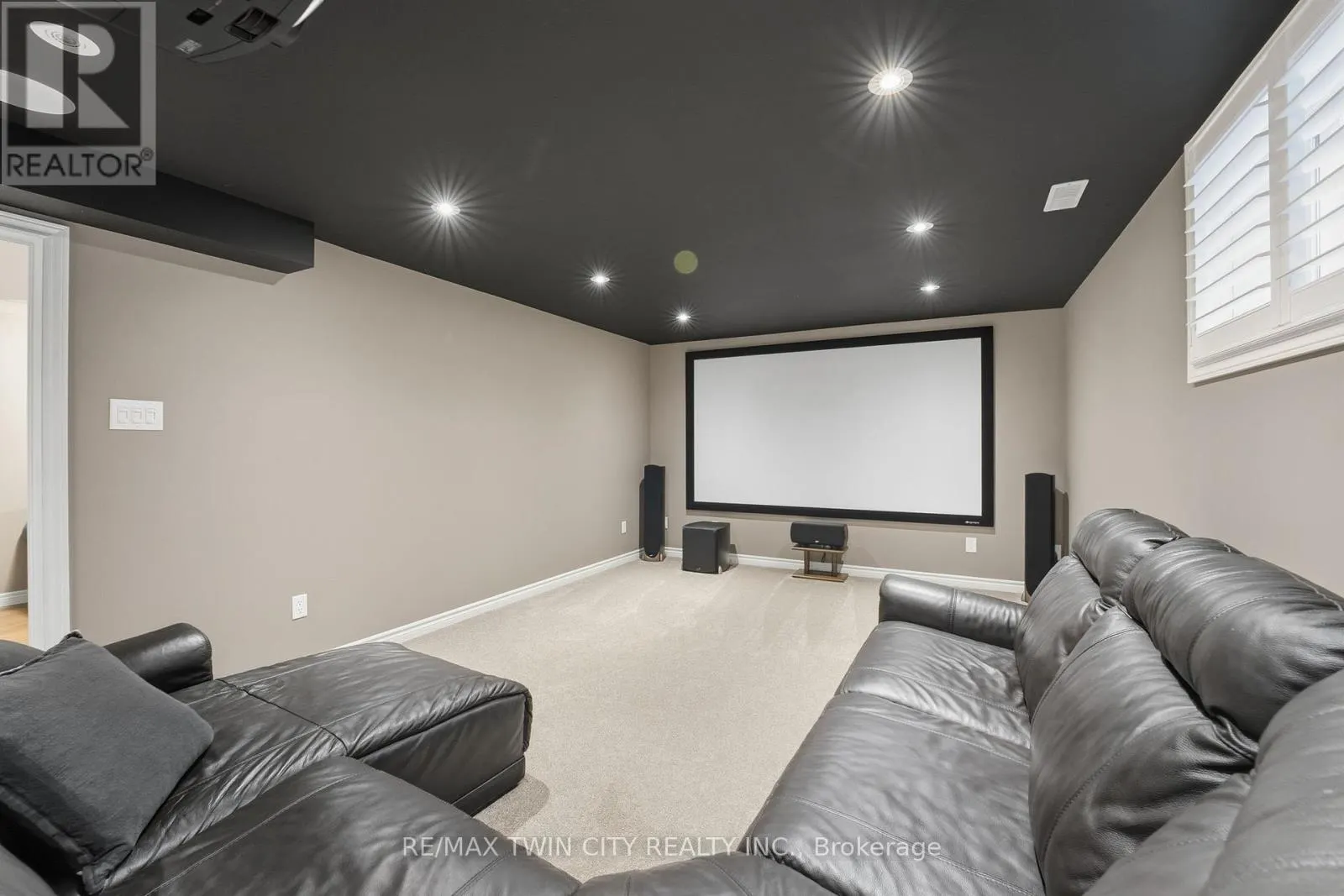 15 YARINGTON DRIVE