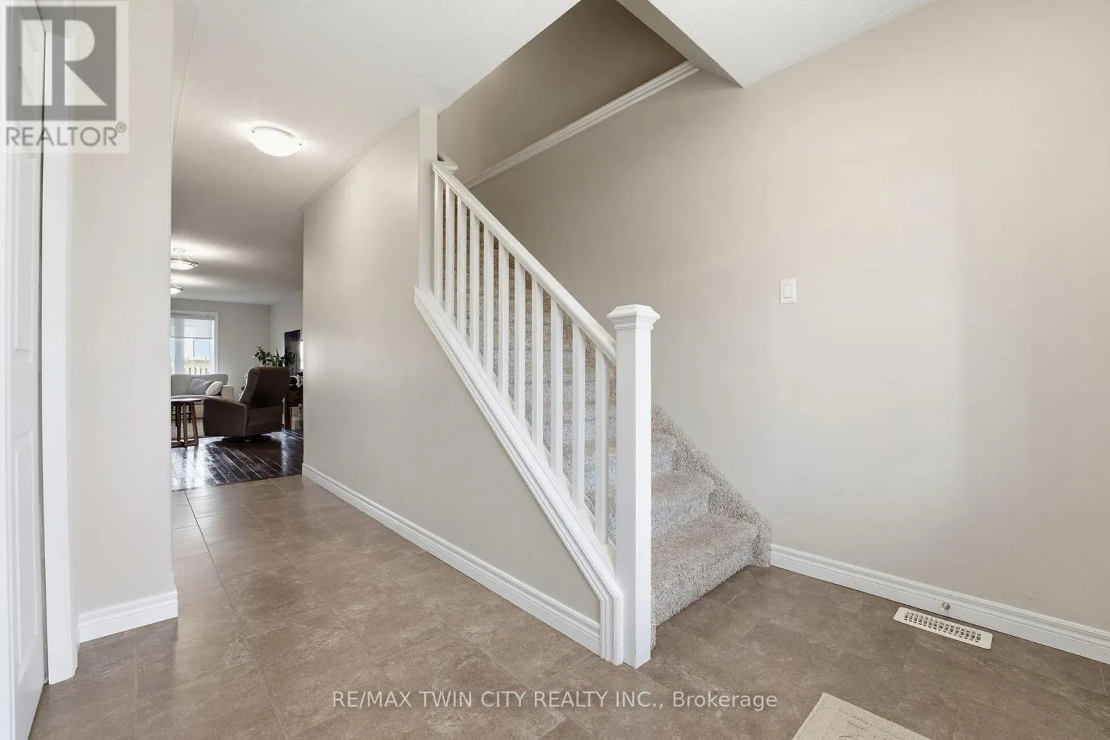 15 YARINGTON DRIVE