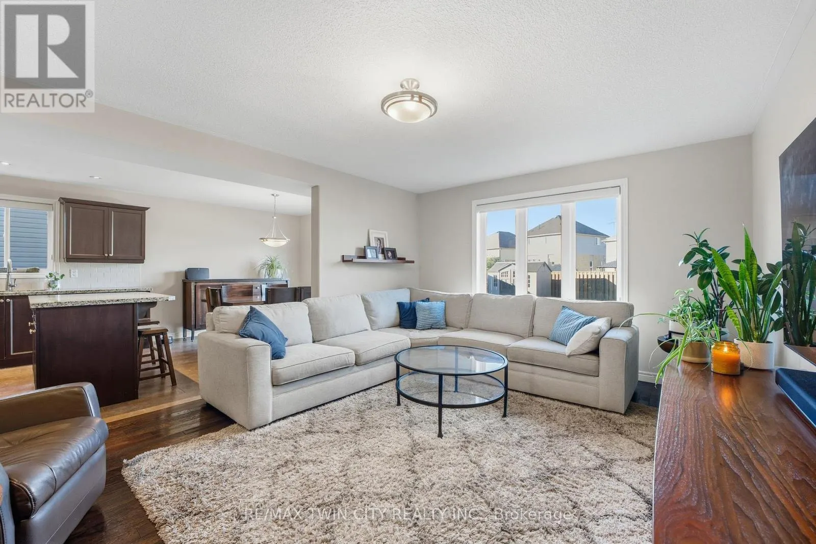 15 YARINGTON DRIVE