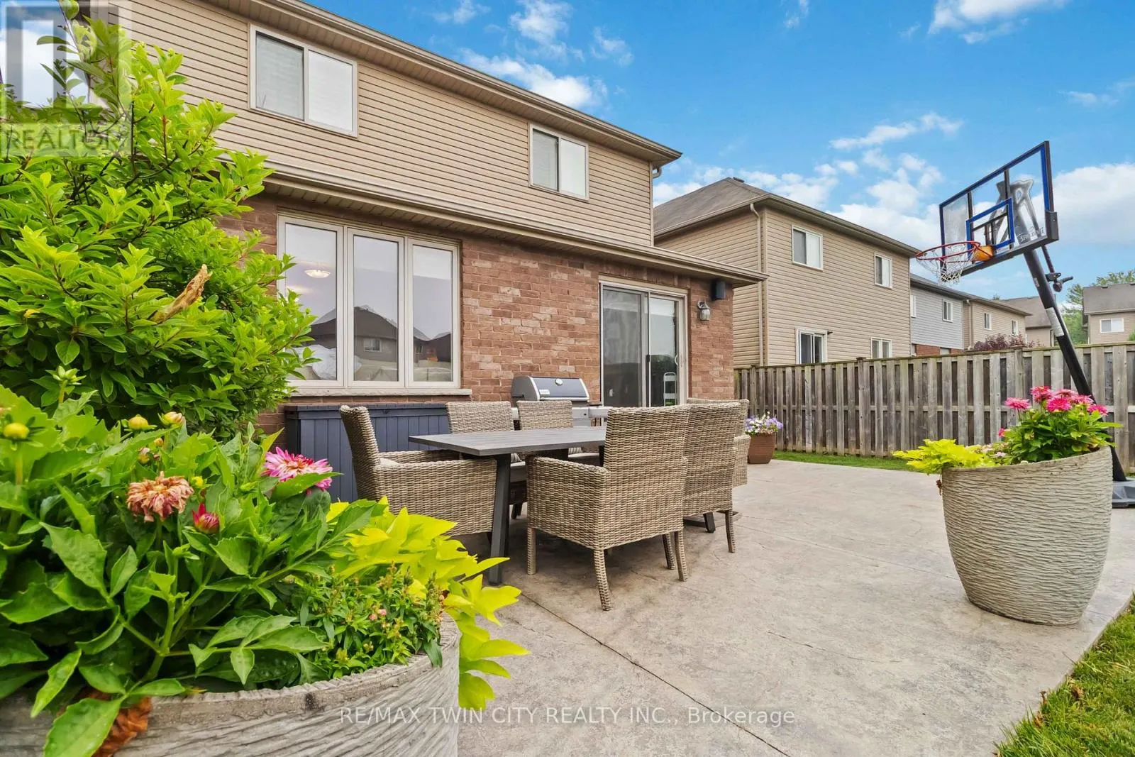 15 YARINGTON DRIVE