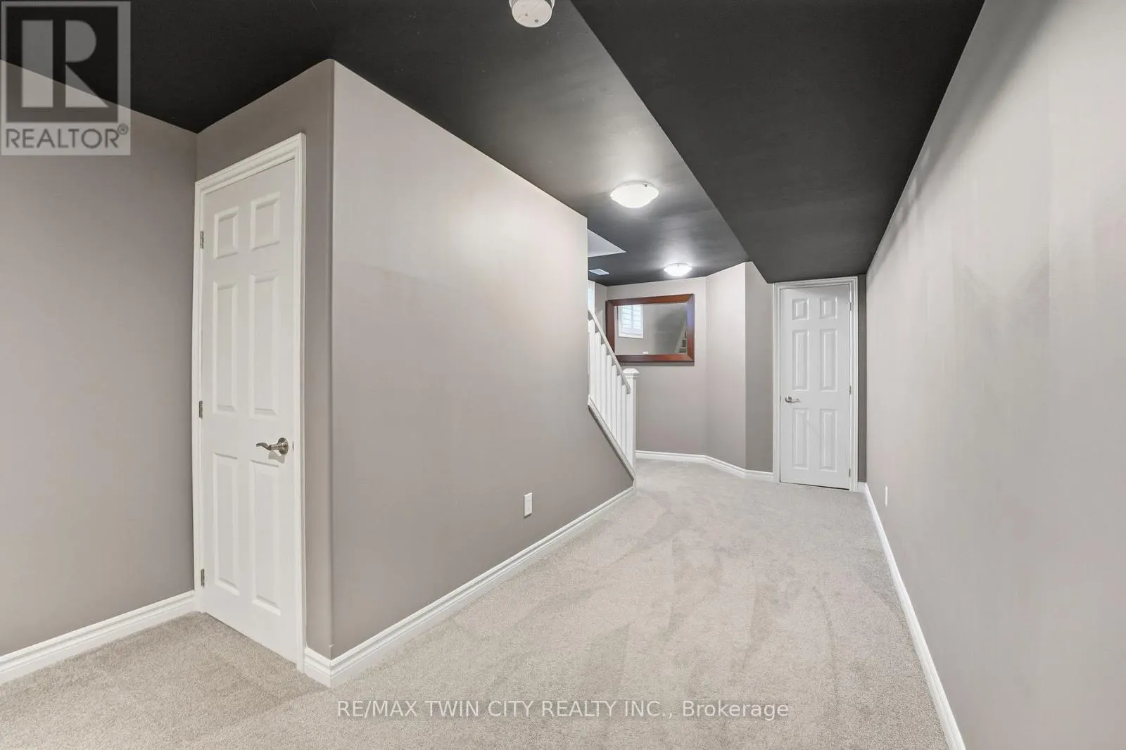 15 YARINGTON DRIVE