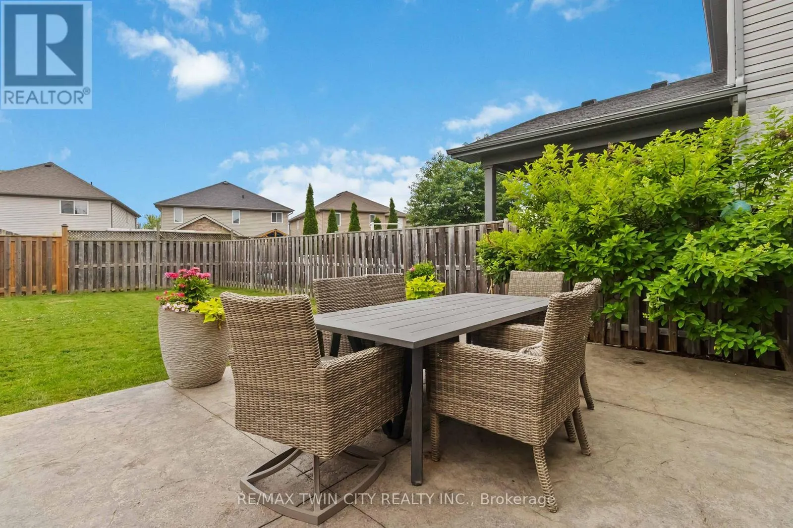 15 YARINGTON DRIVE