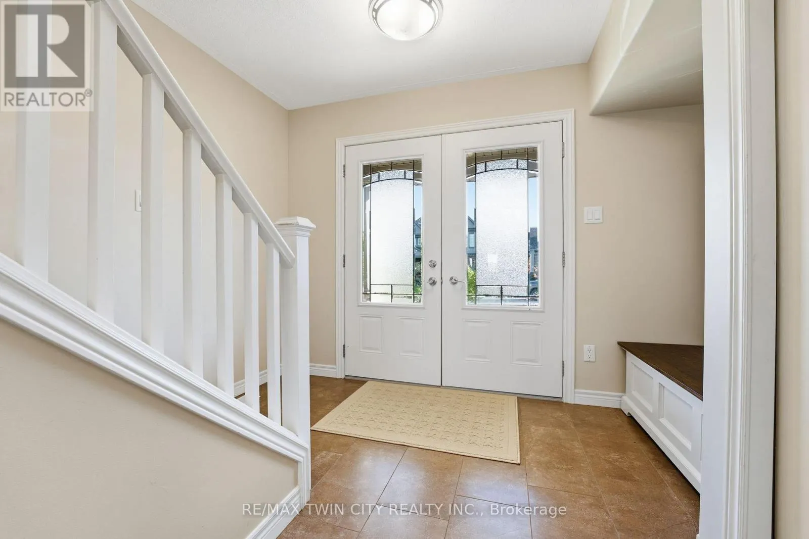15 YARINGTON DRIVE