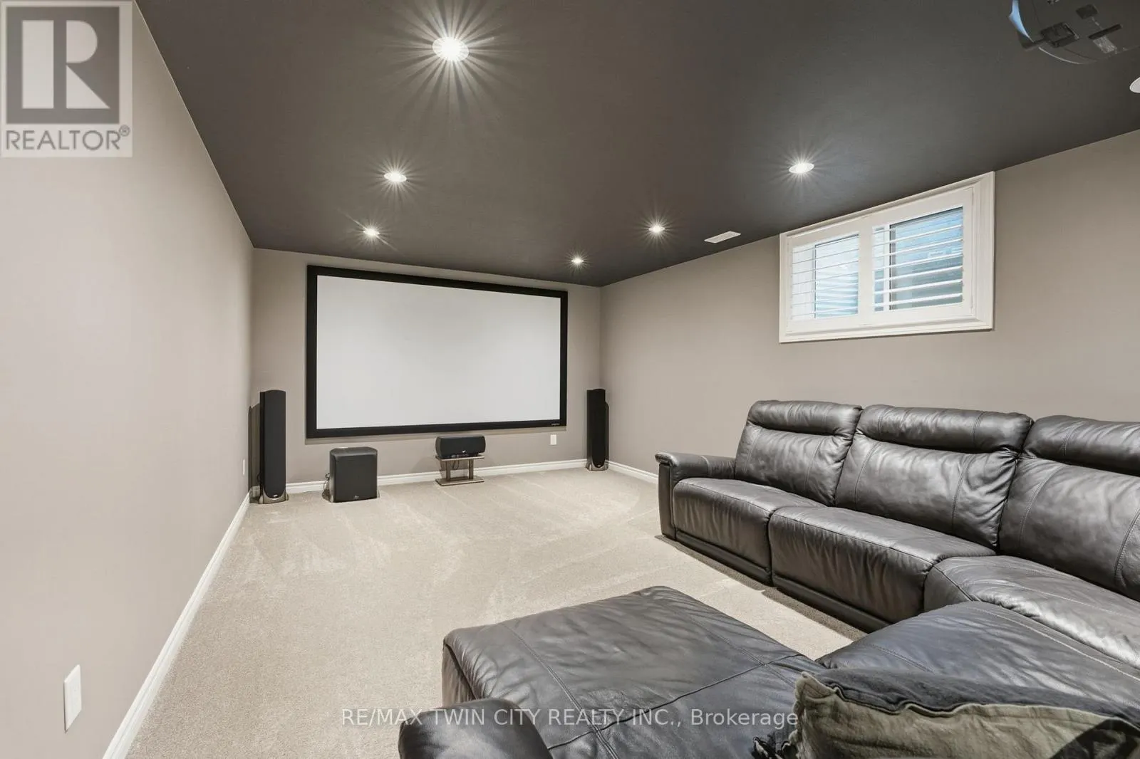 15 YARINGTON DRIVE
