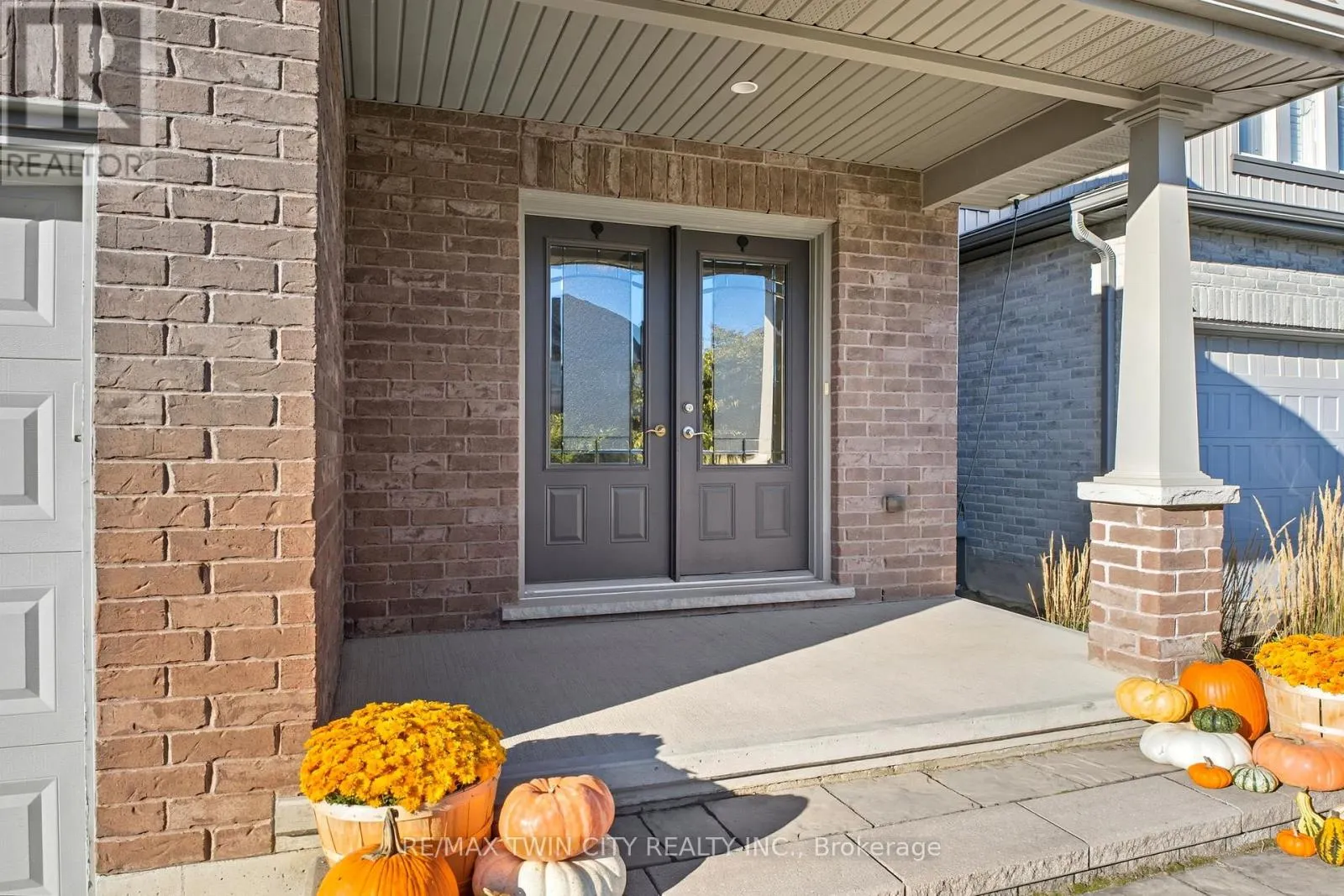 15 YARINGTON DRIVE