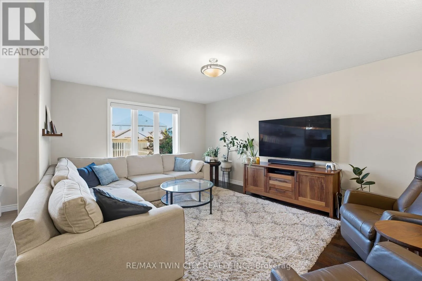 15 YARINGTON DRIVE