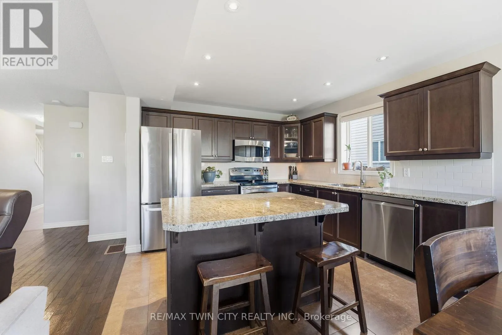 15 YARINGTON DRIVE