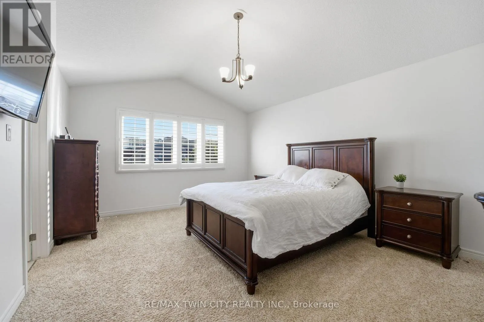 15 YARINGTON DRIVE