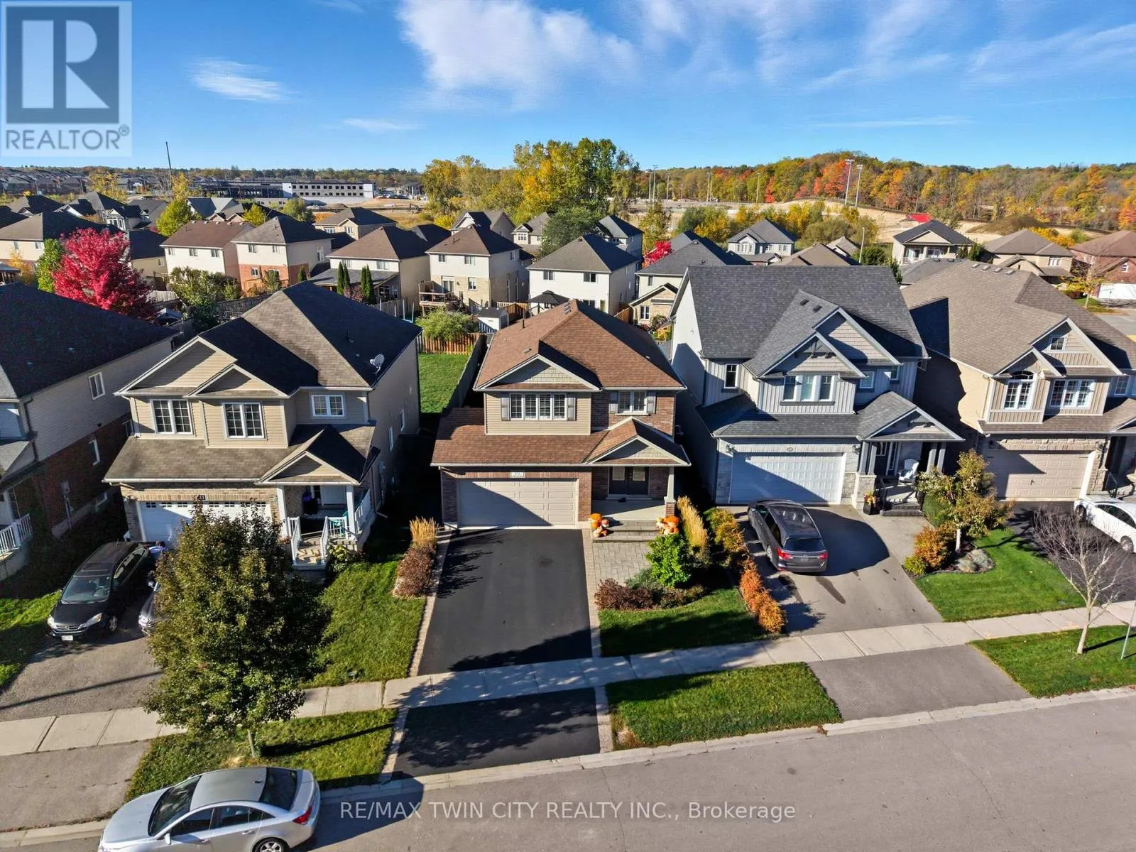 15 YARINGTON DRIVE