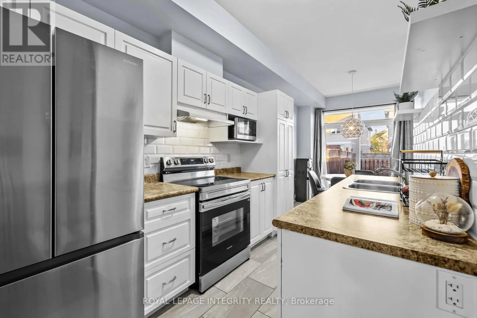 31 DESMOND TRUDEAU STREET