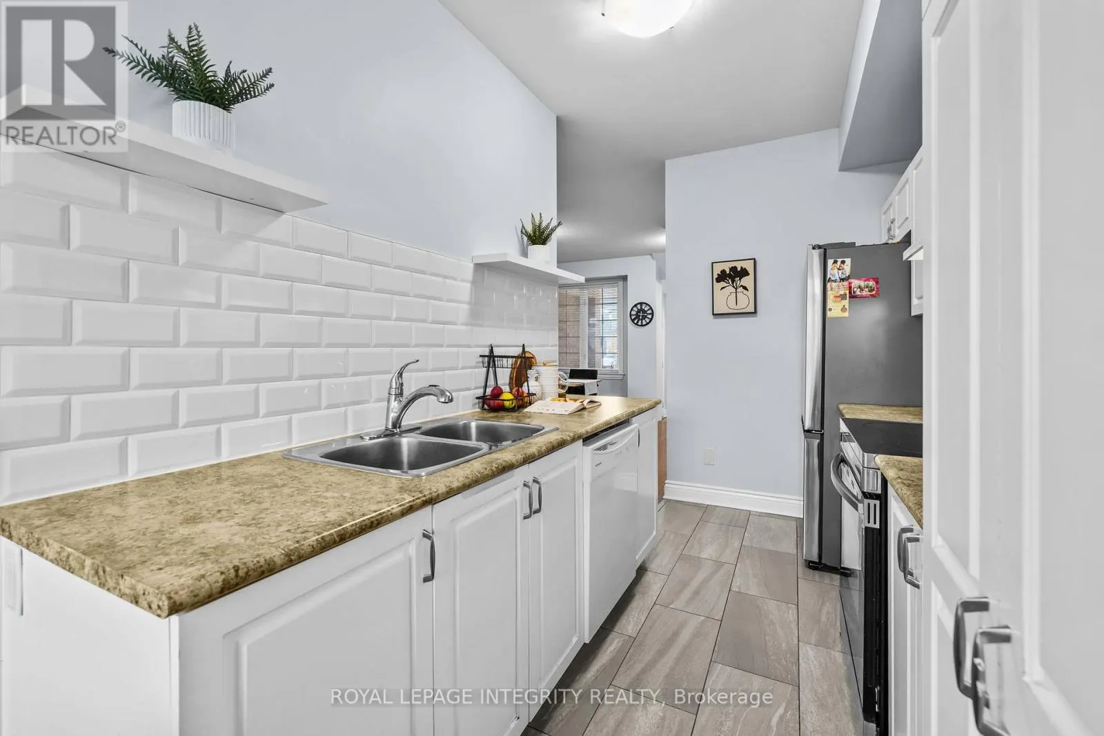 31 DESMOND TRUDEAU STREET