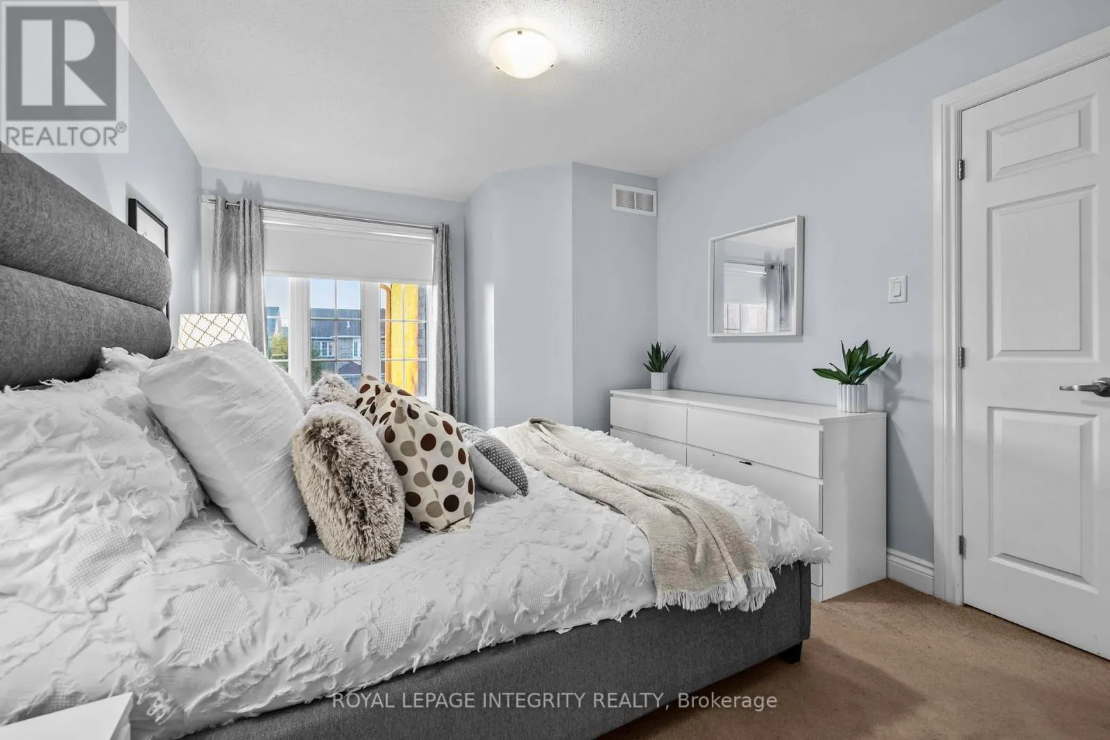 31 DESMOND TRUDEAU STREET