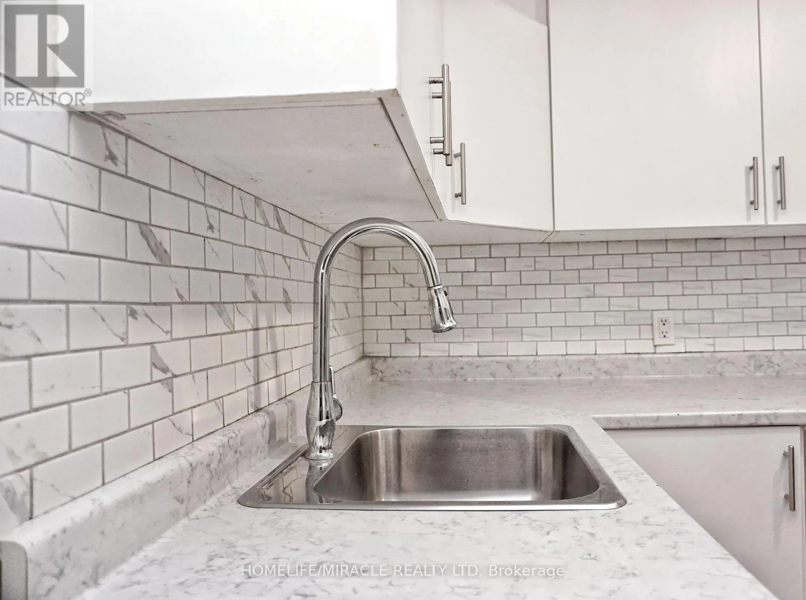 25 SPADINA AVENUE