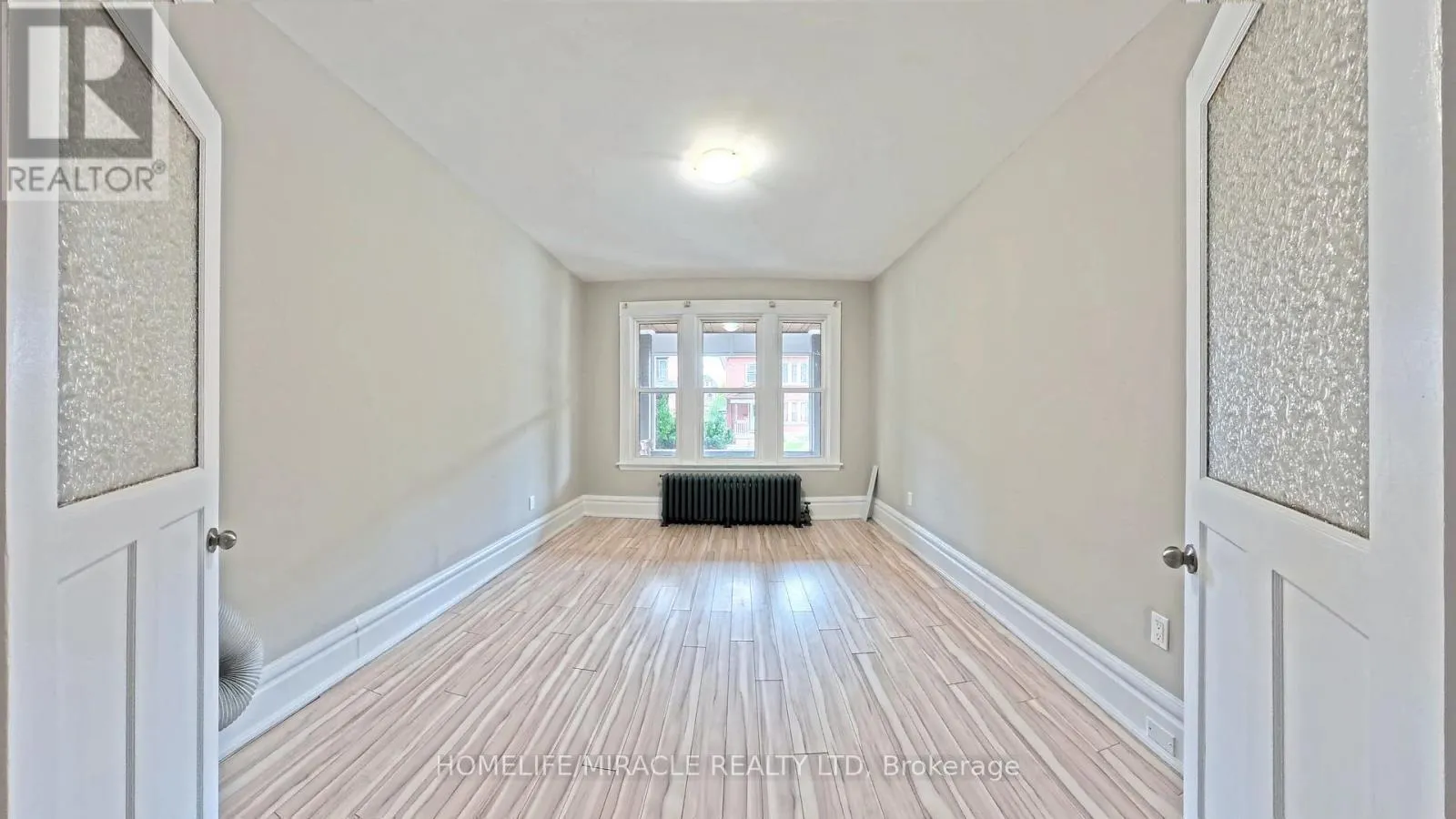 25 SPADINA AVENUE