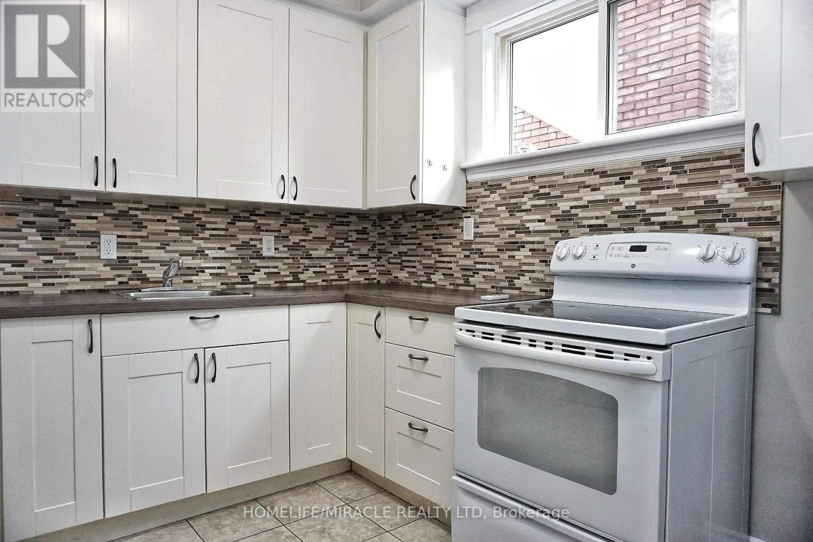 25 SPADINA AVENUE