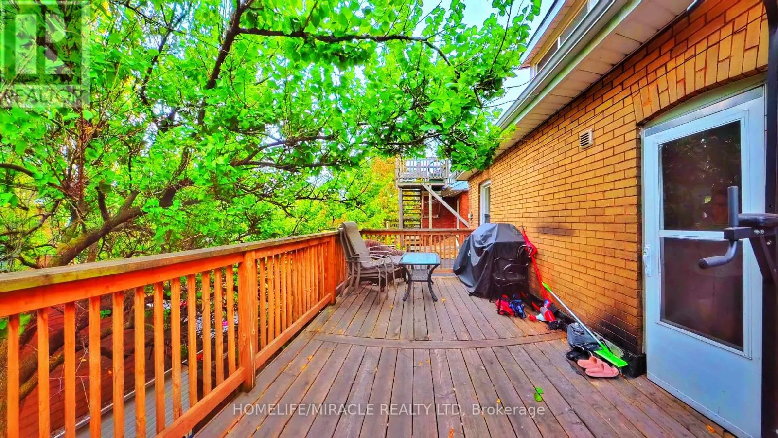 25 SPADINA AVENUE