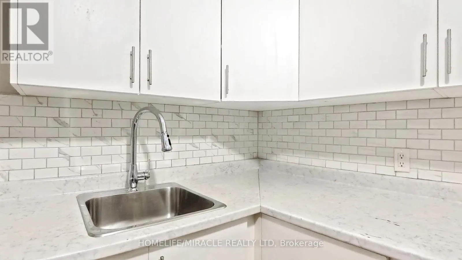 25 SPADINA AVENUE