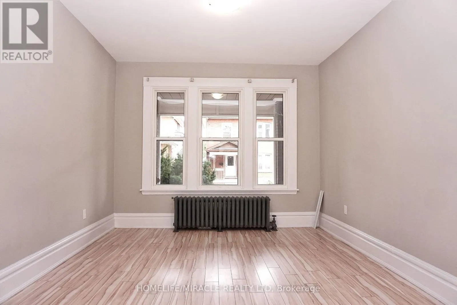 25 SPADINA AVENUE