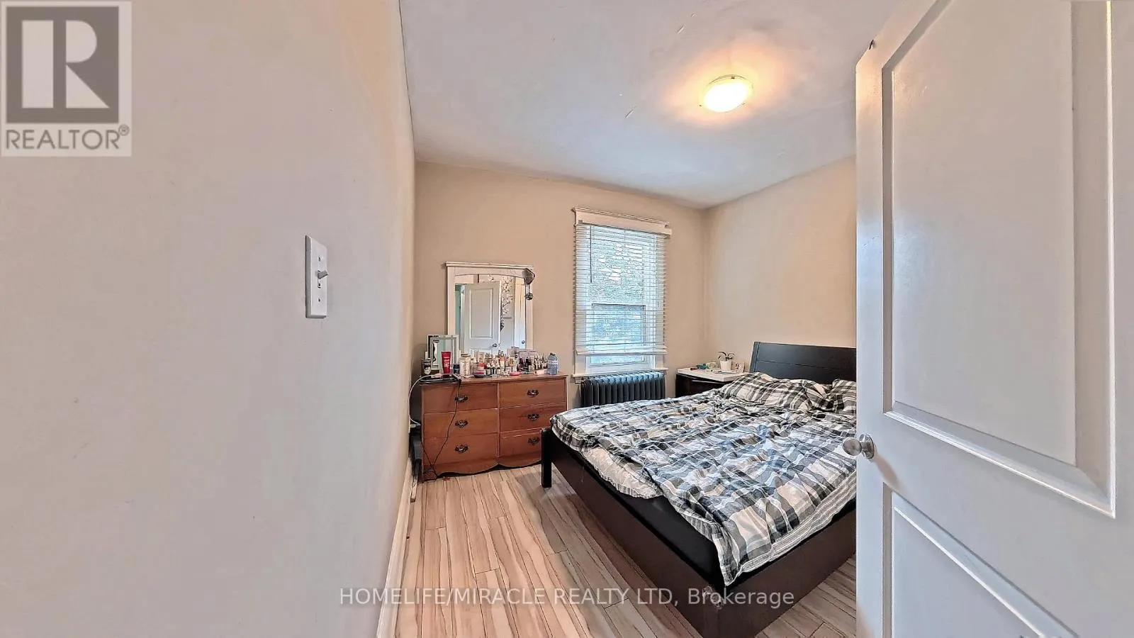 25 SPADINA AVENUE