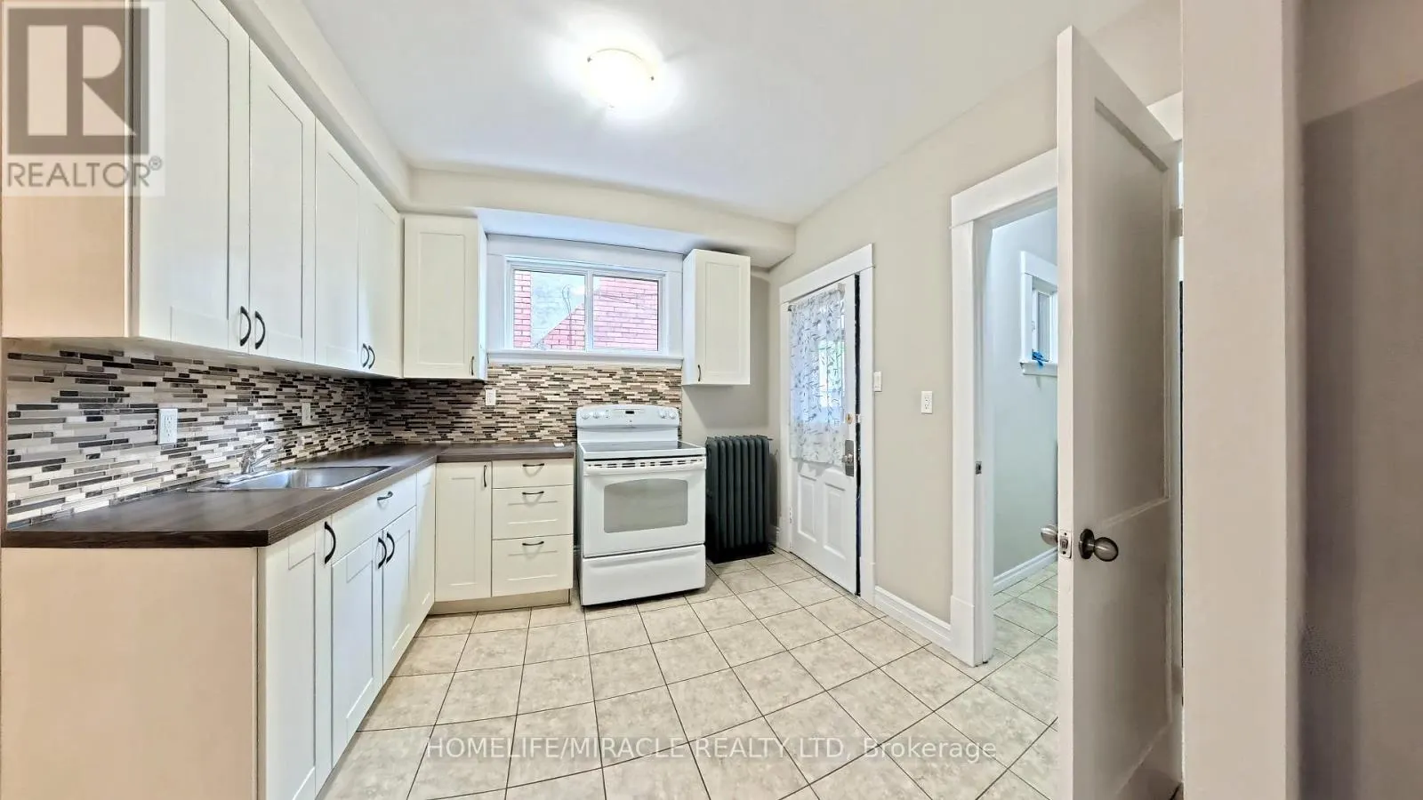 25 SPADINA AVENUE