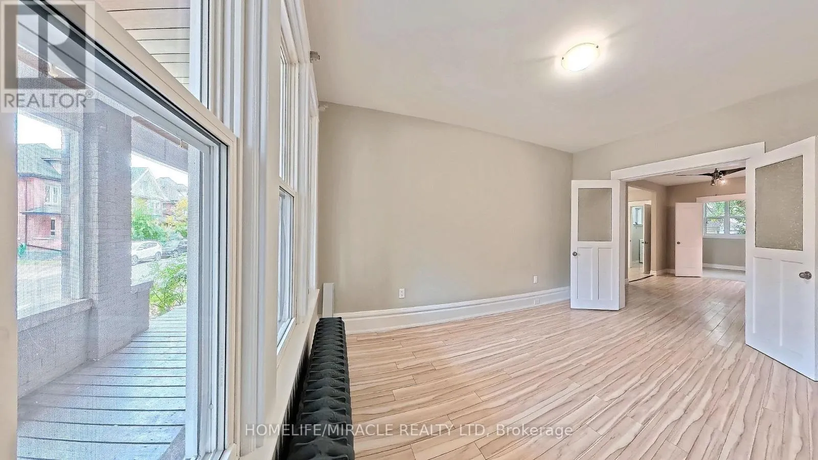 25 SPADINA AVENUE