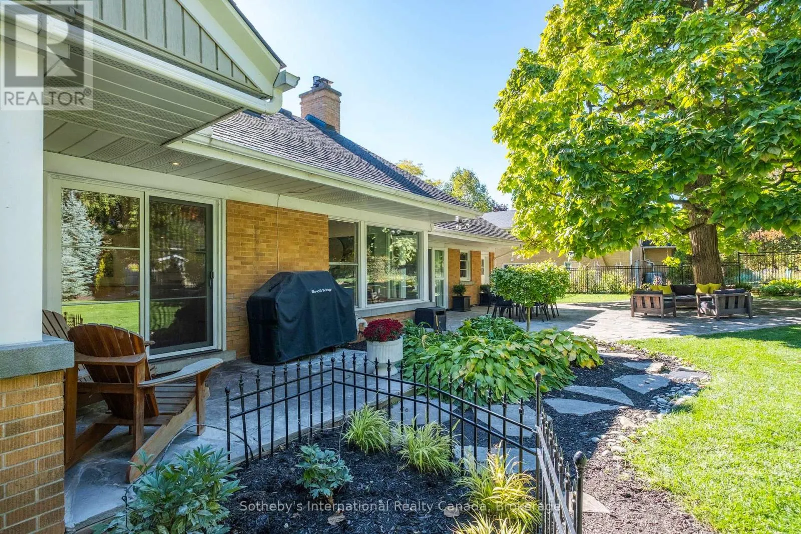 284 UNION BOULEVARD