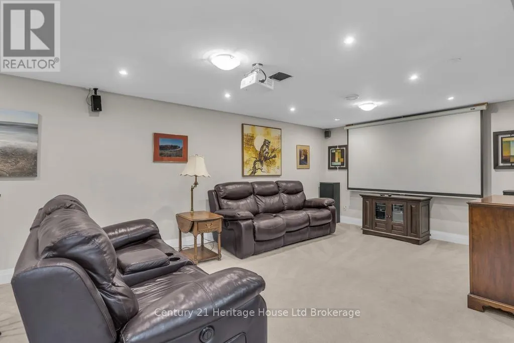 12 CAMDON COURT