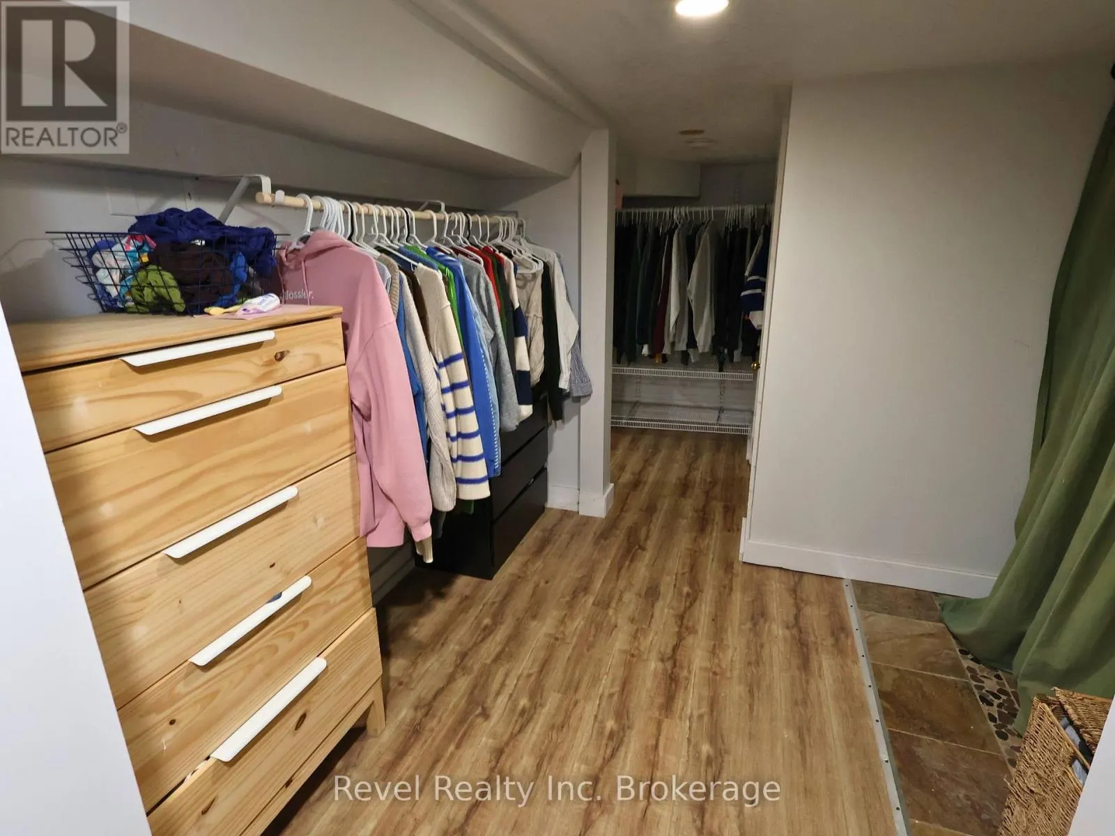 1 - 22 ST LEGER STREET, #1
