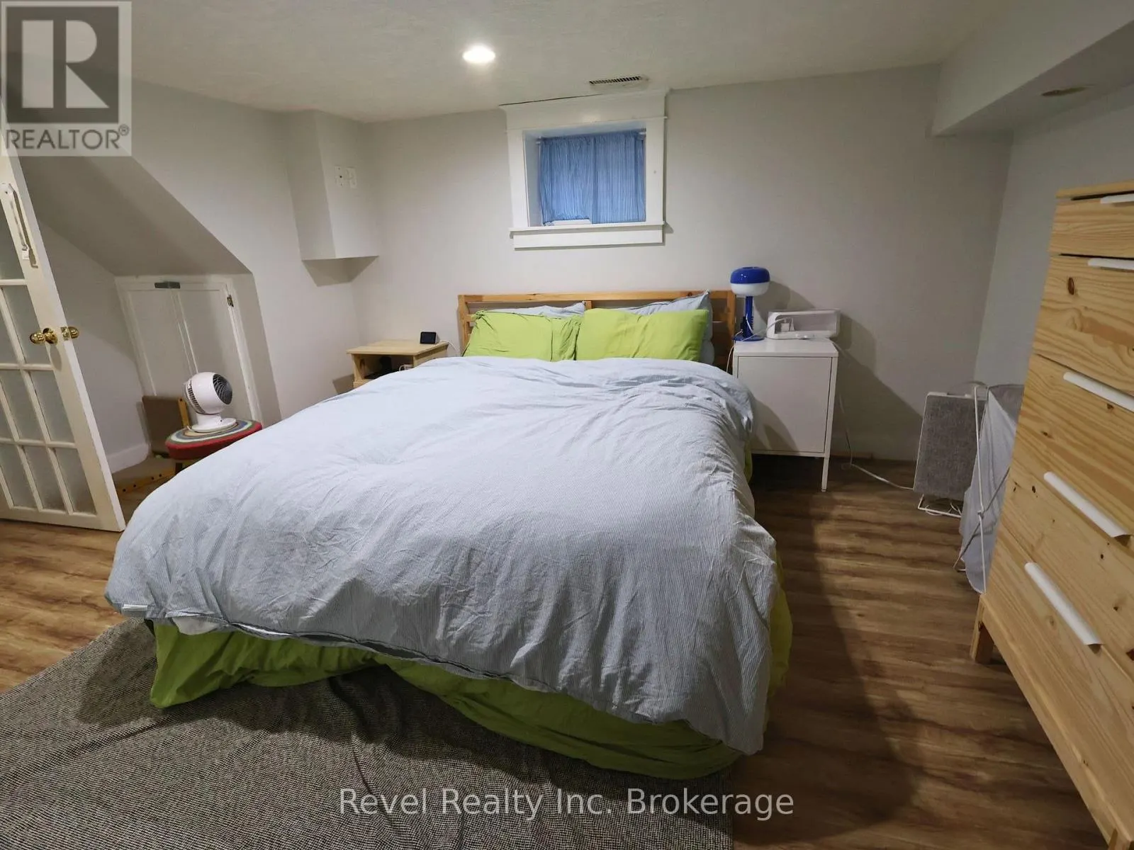 1 - 22 ST LEGER STREET, #1
