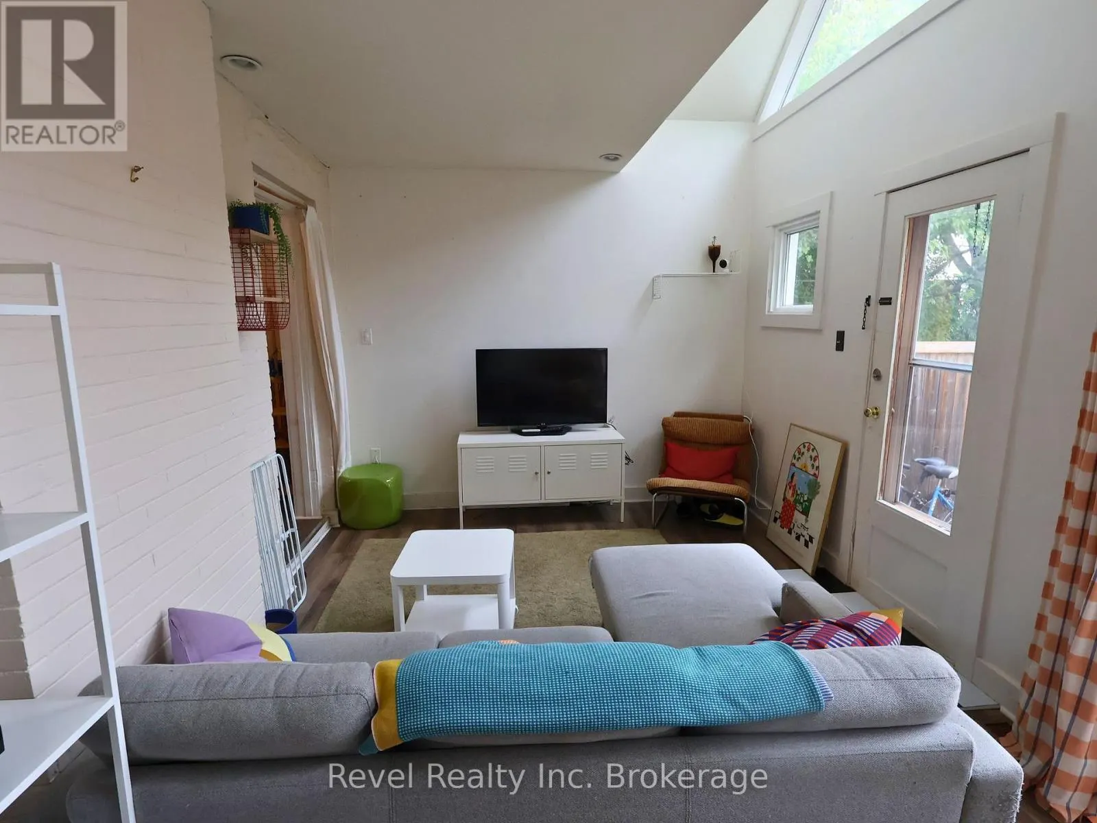 1 - 22 ST LEGER STREET, #1