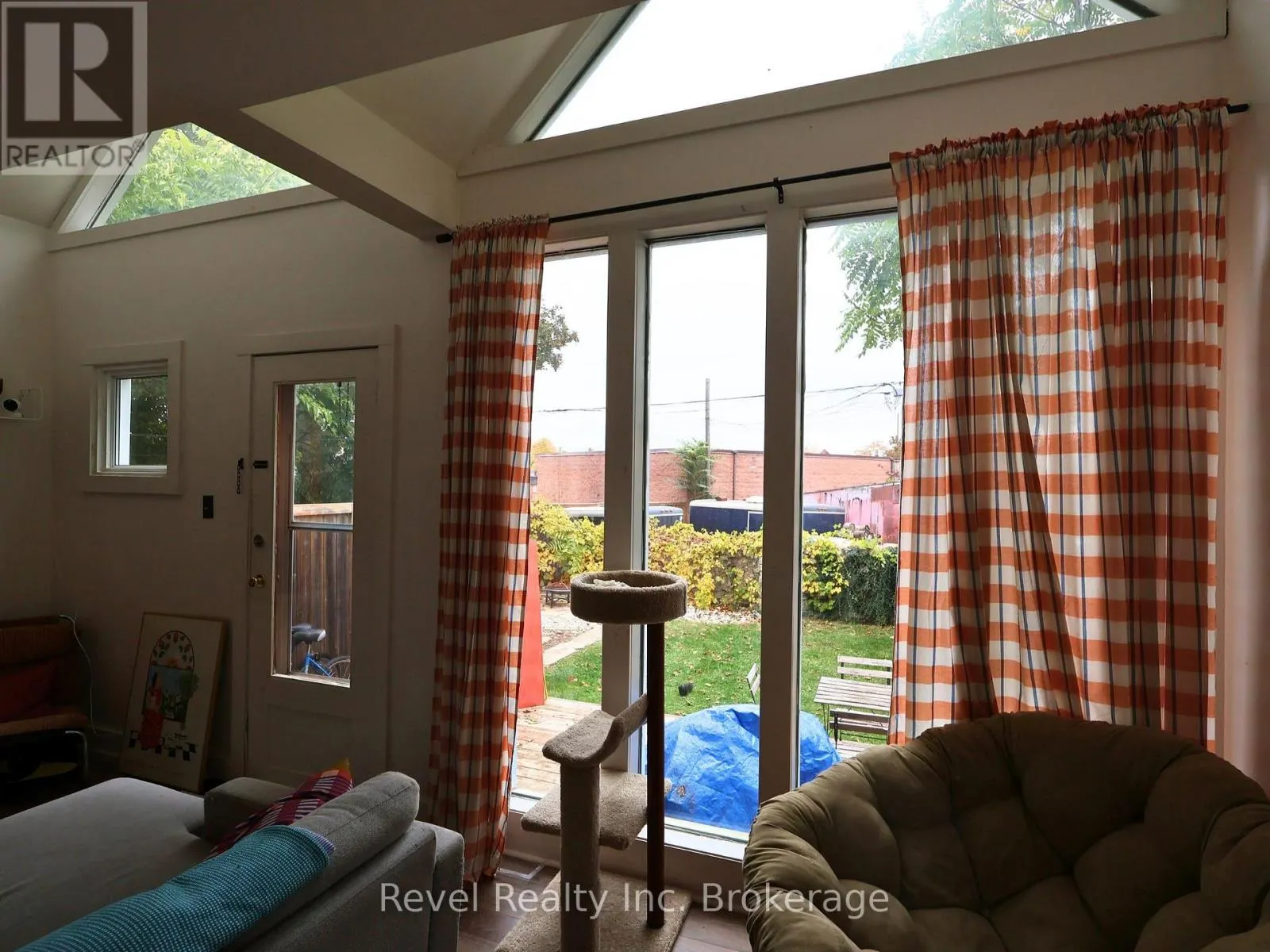 1 - 22 ST LEGER STREET, #1