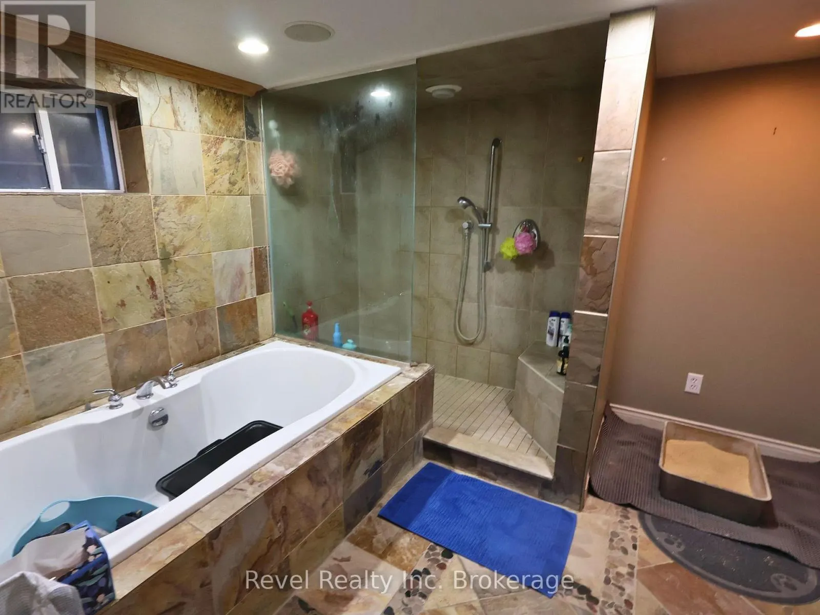 1 - 22 ST LEGER STREET, #1