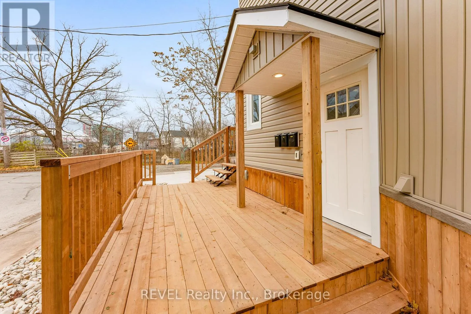 LOWER - 4747 COOKMAN CRESCENT, #LOWER