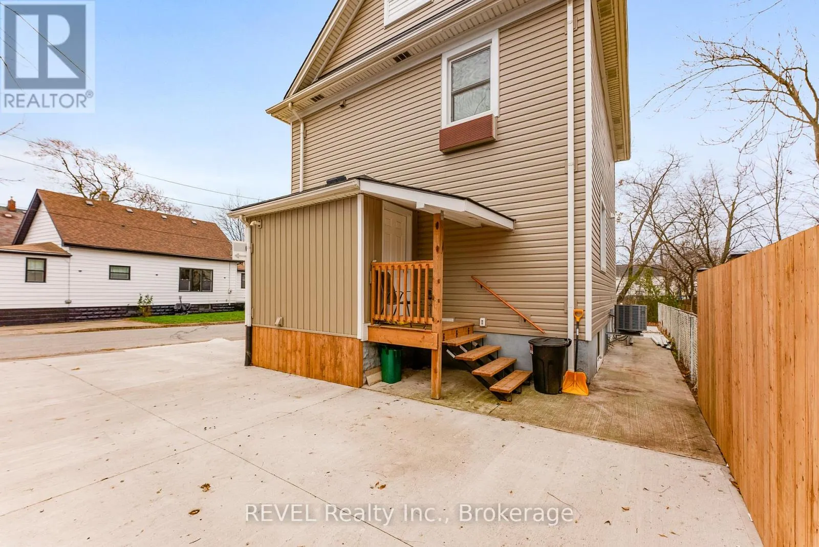 LOWER - 4747 COOKMAN CRESCENT, #LOWER
